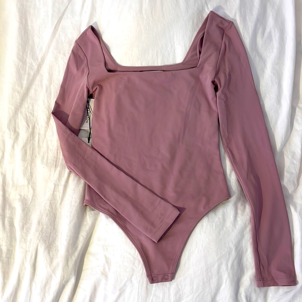 Contour Squareneck longsleeve bodysuit from Aritzia